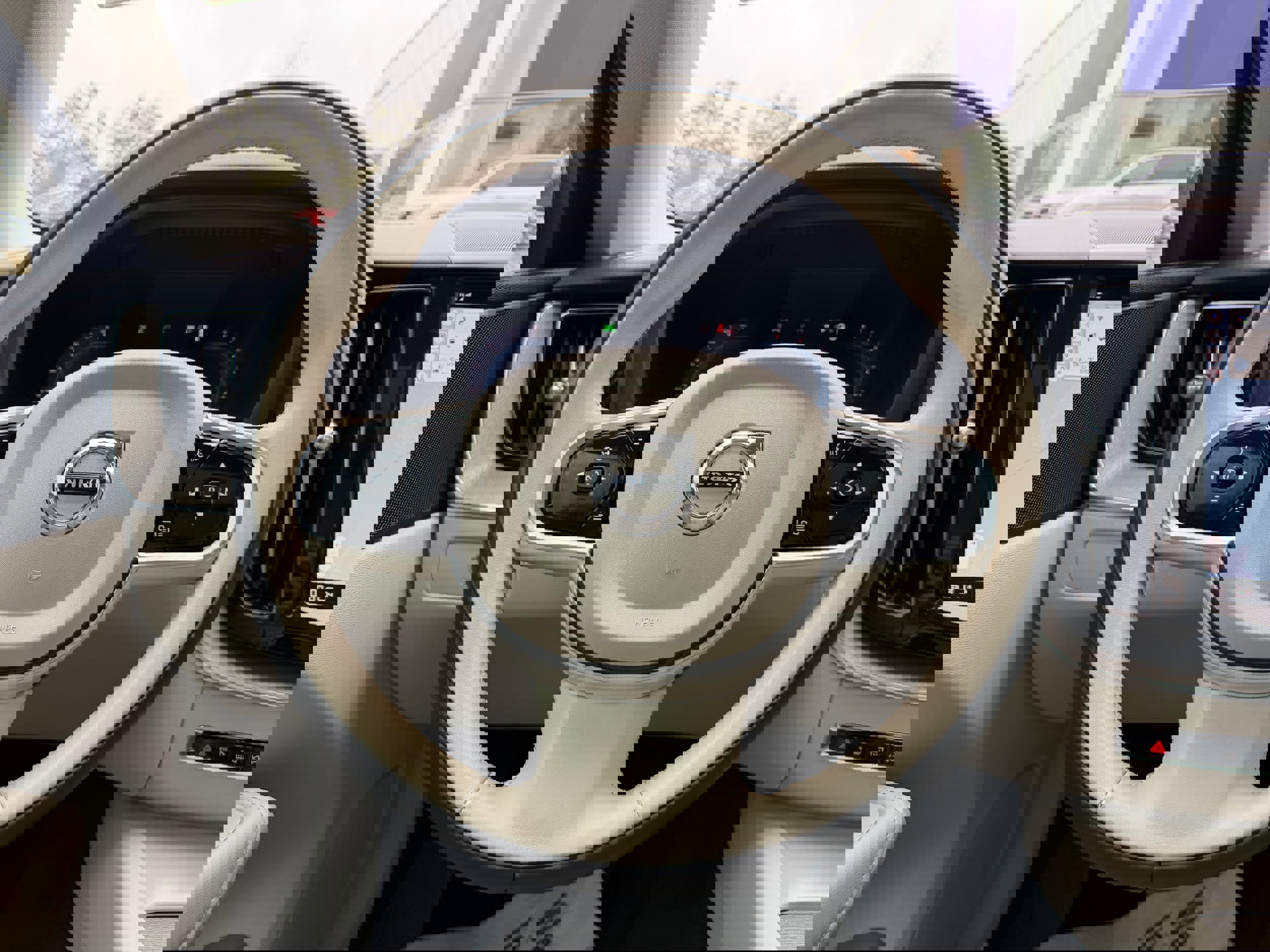 Certified 2023 Volvo XC60 B5 Plus w/ Climate Package image 17