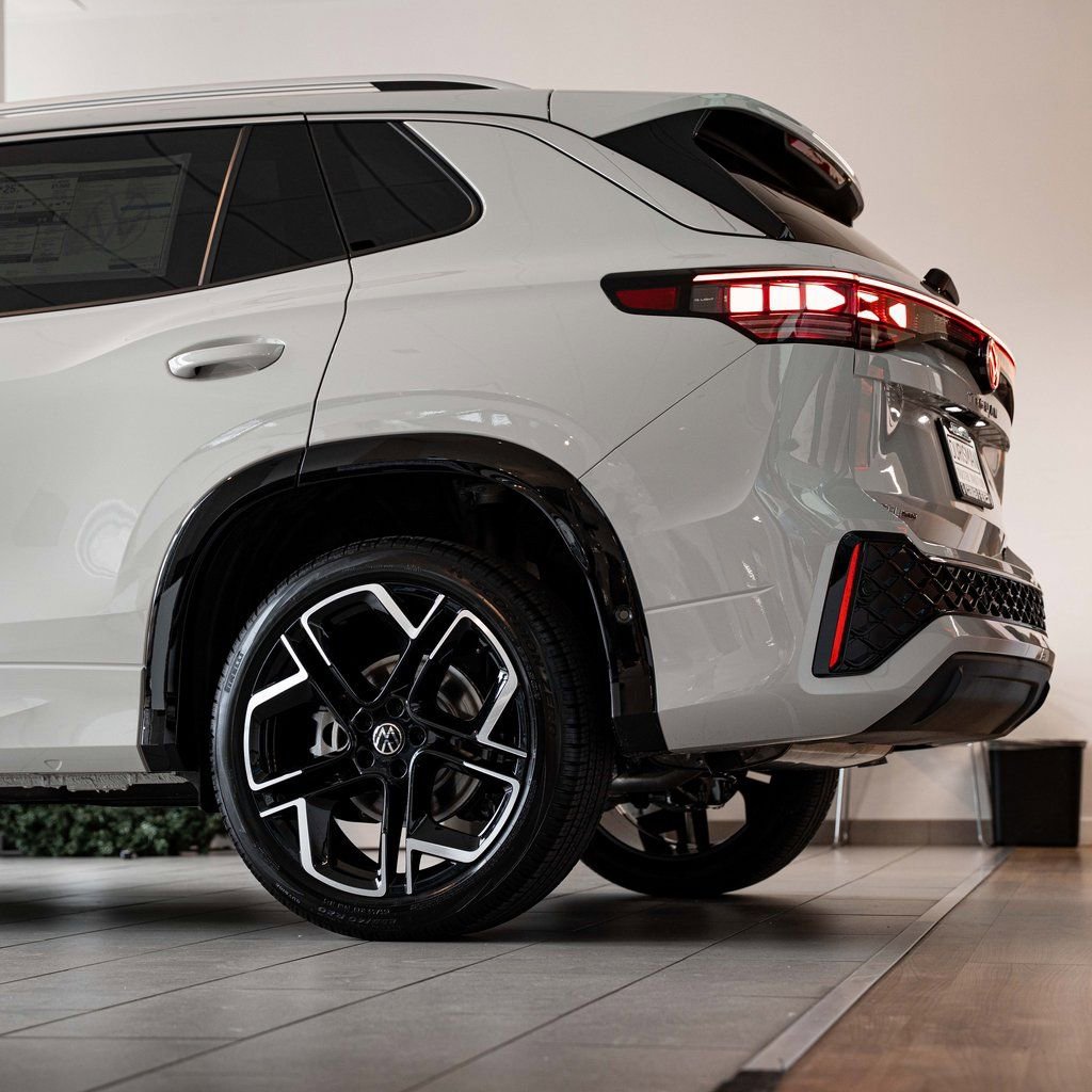 New 2026 Volkswagen Tiguan SEL R-Line image 6