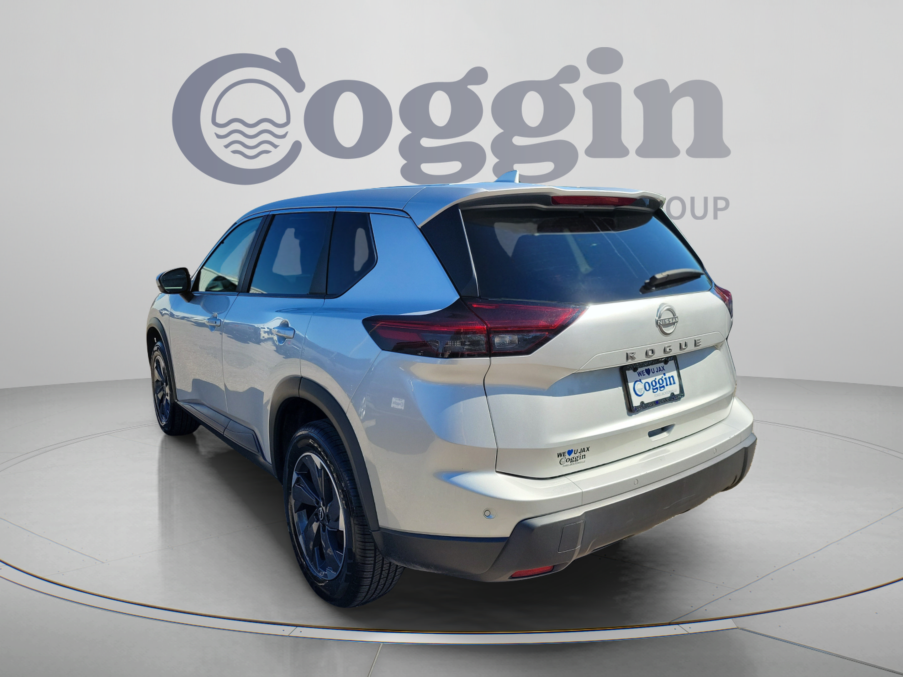 Used 2025 Nissan Rogue SV FWD image 2