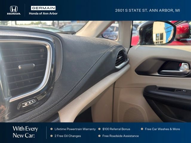 Used 2019 Chrysler Pacifica Limited FWD image 22