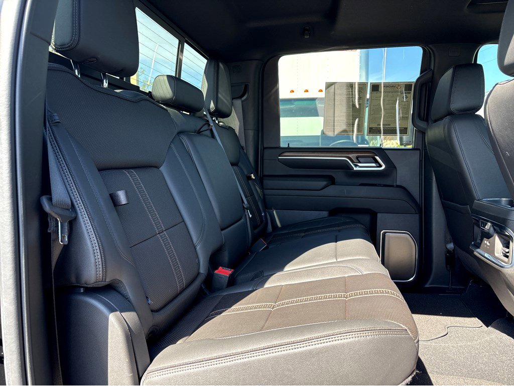 Used 2024 Chevrolet Silverado 2500 High Country w/ Midnight Edition image 17