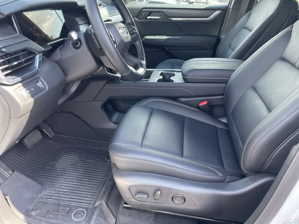 Used 2025 GMC Acadia Elevation w/ Elevation Premium Package FWD image 9