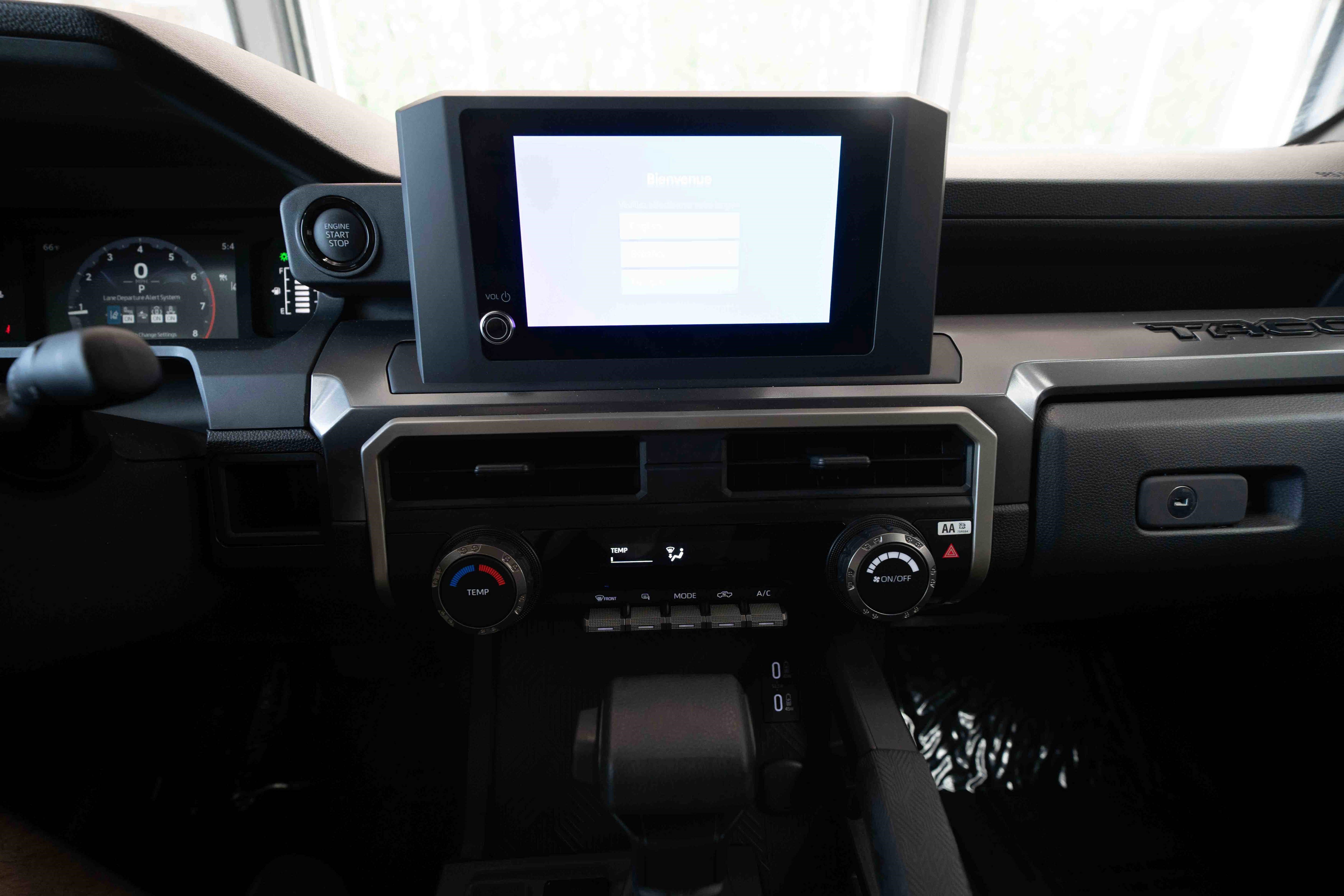 Used 2024 Toyota Tacoma SR5 AWD/4WD image 17