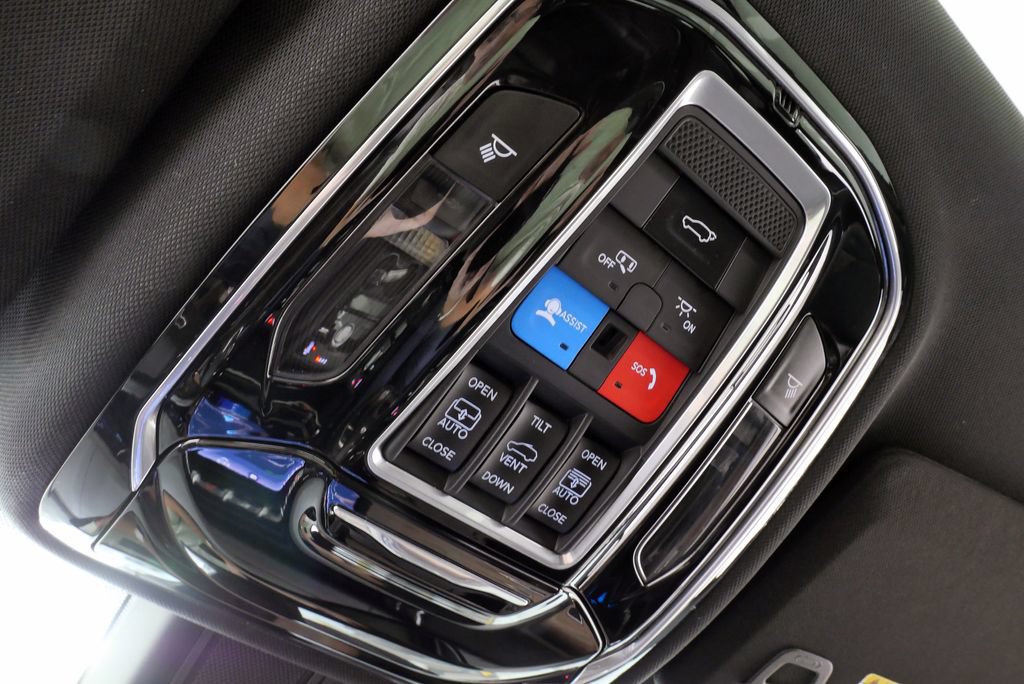 Used 2021 Jeep Grand Cherokee L Summit w/ Luxury Tech Group V AWD/4WD image 33