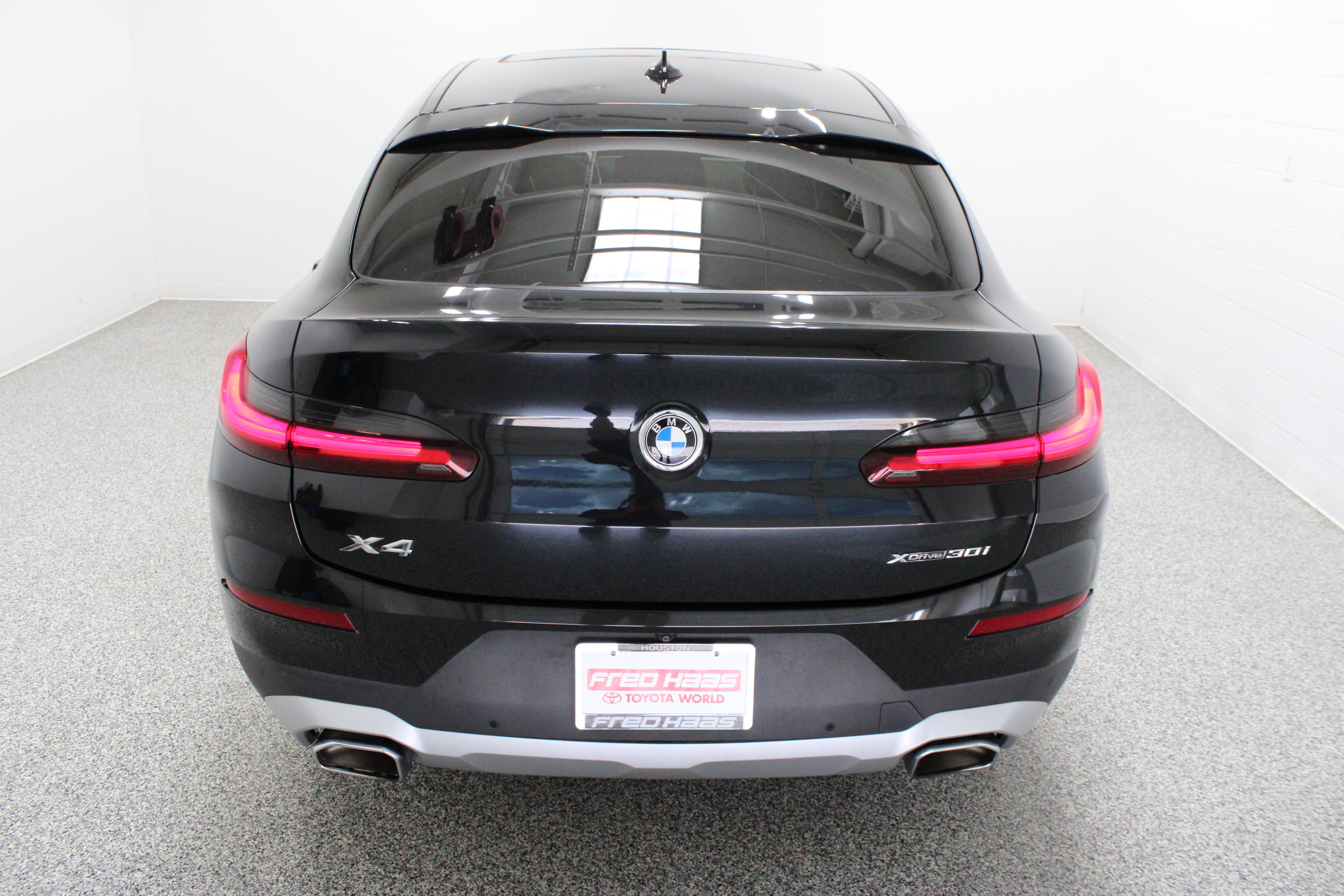 Used 2023 BMW X4 xDrive30i AWD/4WD image 8