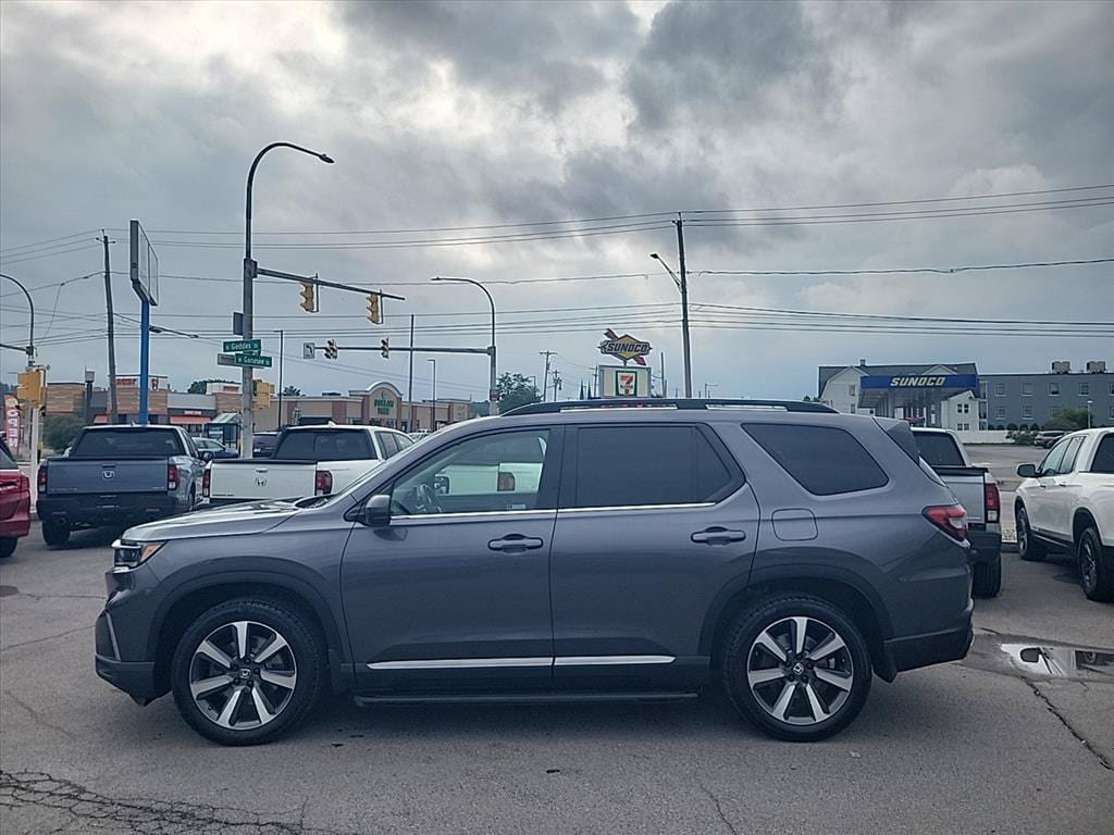 Used 2023 Honda Pilot Touring image 2