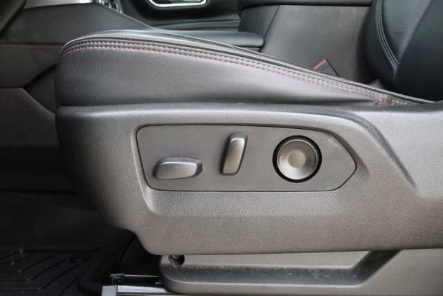 Used 2021 Chevrolet Suburban RST w/ Luxury Package image 27