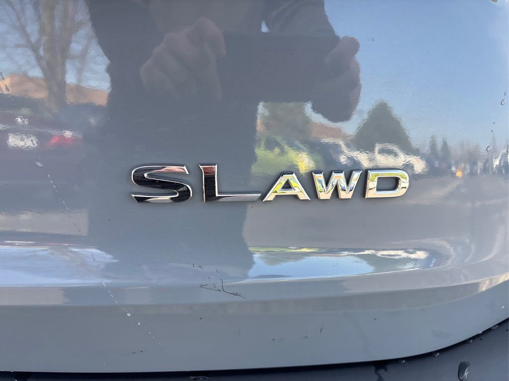 Used 2023 Nissan Rogue SL w/ SL Premium Package image 15