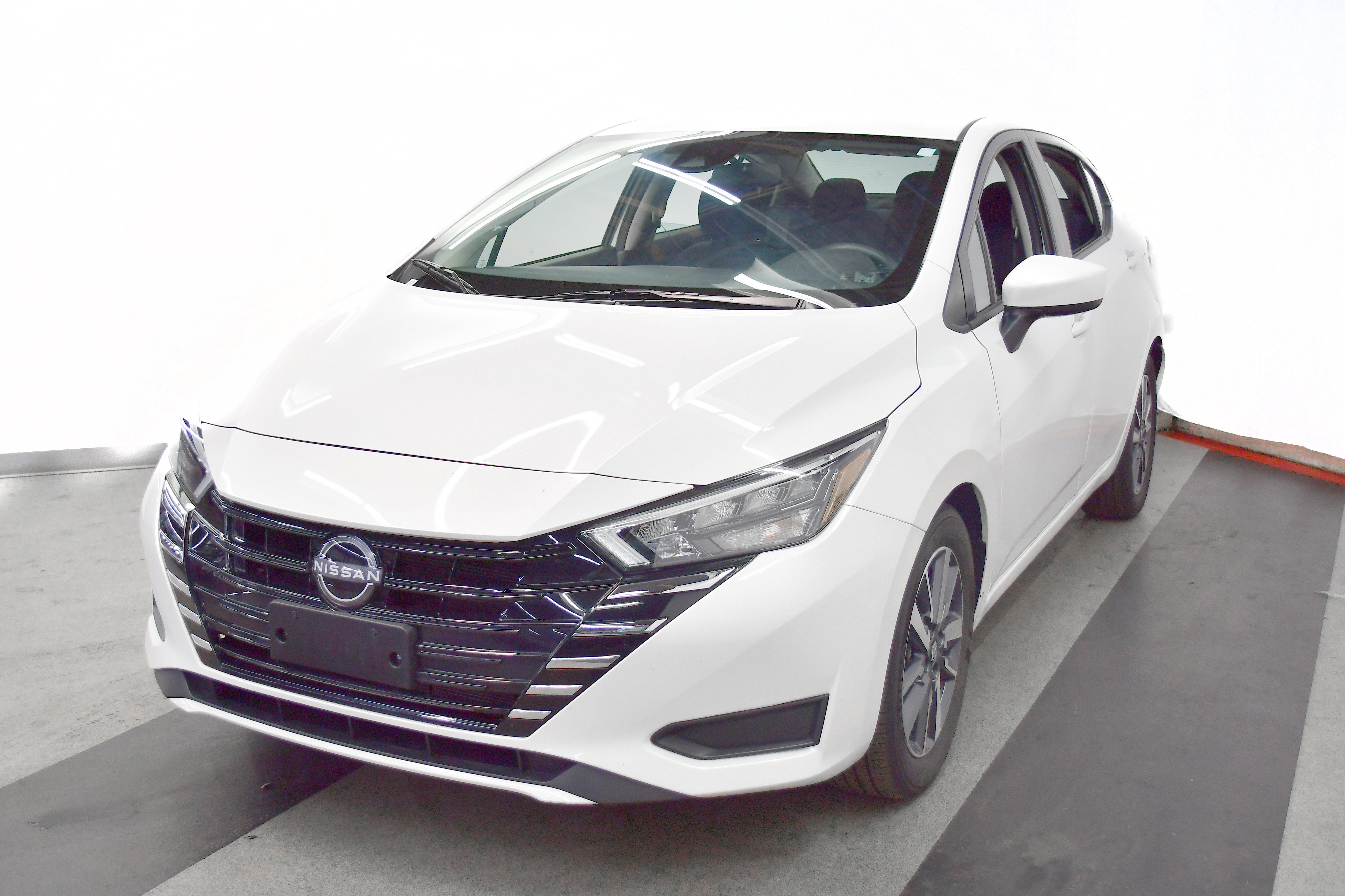 Used 2025 Nissan Versa SV image 4