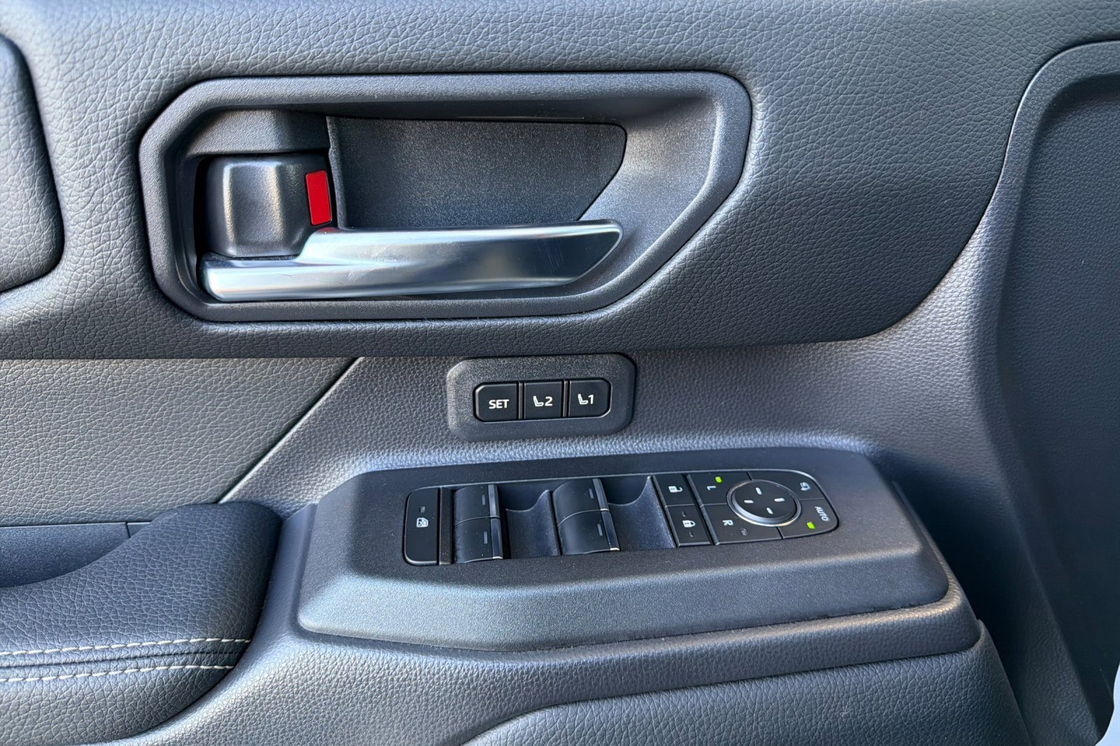 Certified 2025 Toyota Land Cruiser image 10