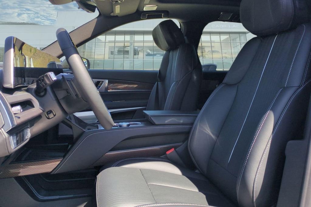New 2026 Cadillac Vistiq Luxury w/ LPO, Floor Liner Package AWD/4WD image 12