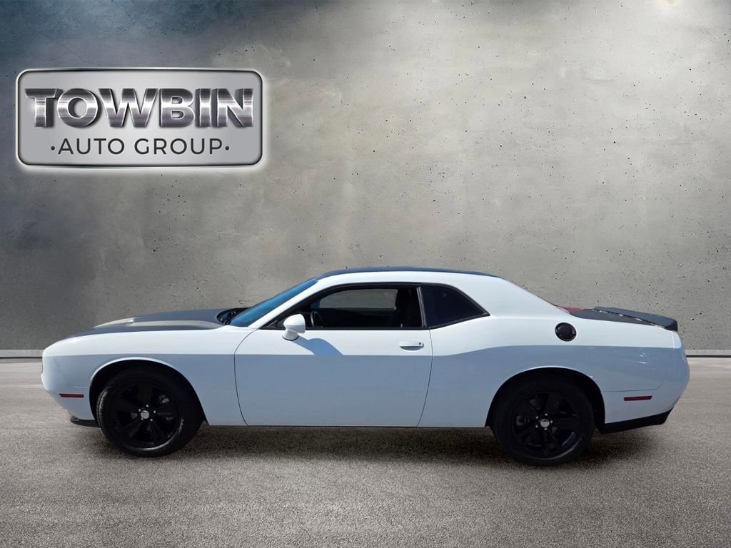 Used 2022 Dodge Challenger SXT RWD image 7