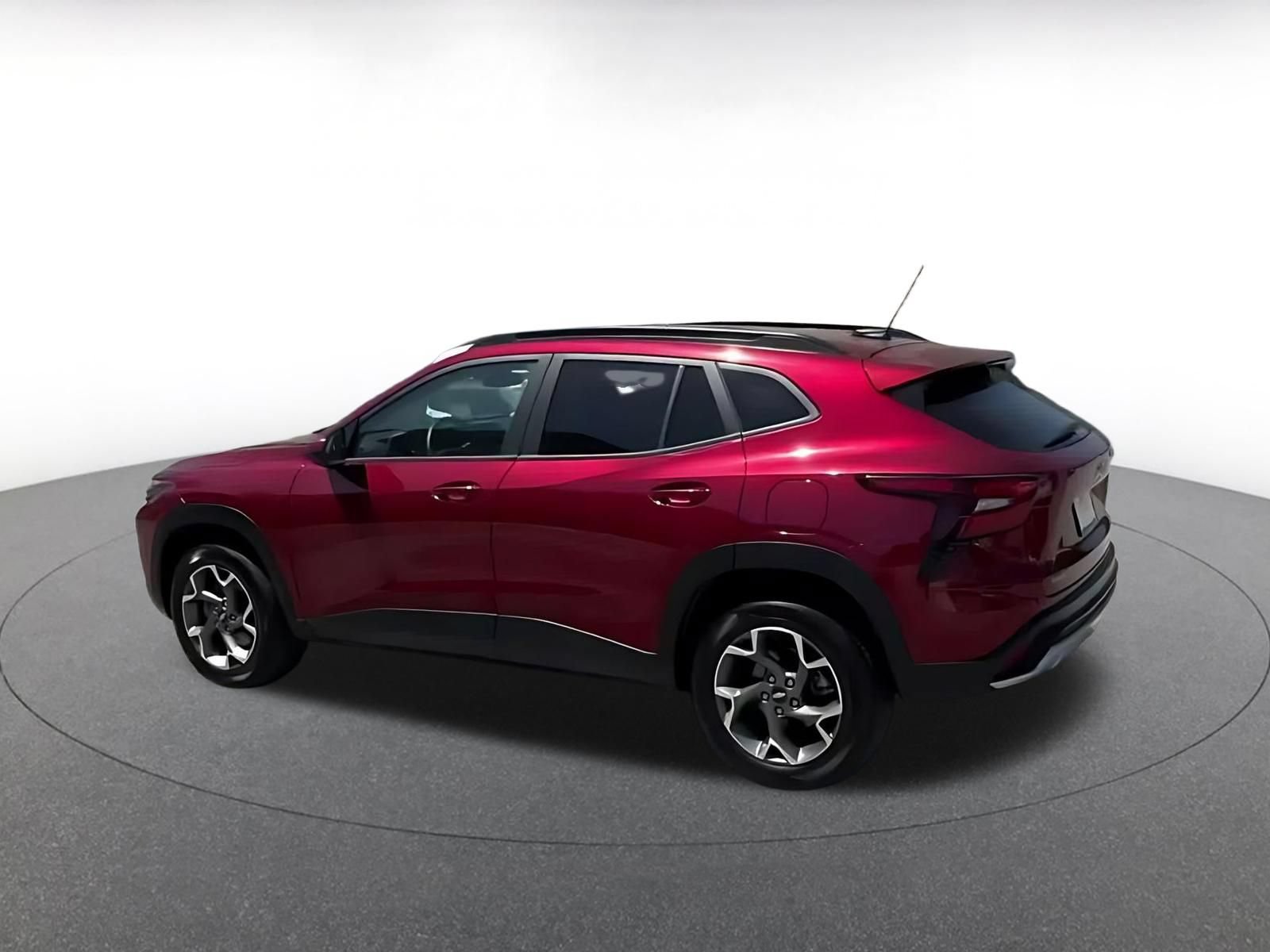 Used 2025 Chevrolet Trax LT w/ LT Convenience Package FWD image 9