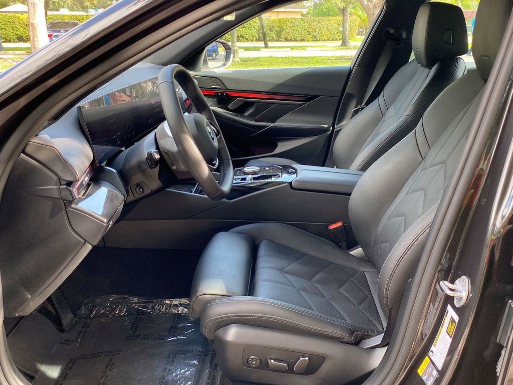 Used 2025 BMW i5 eDrive40i w/ Premium Package image 36