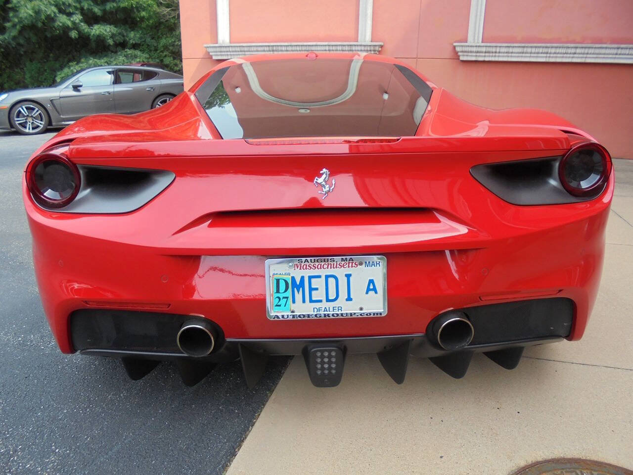 Used 2017 Ferrari 488 GTB RWD image 5