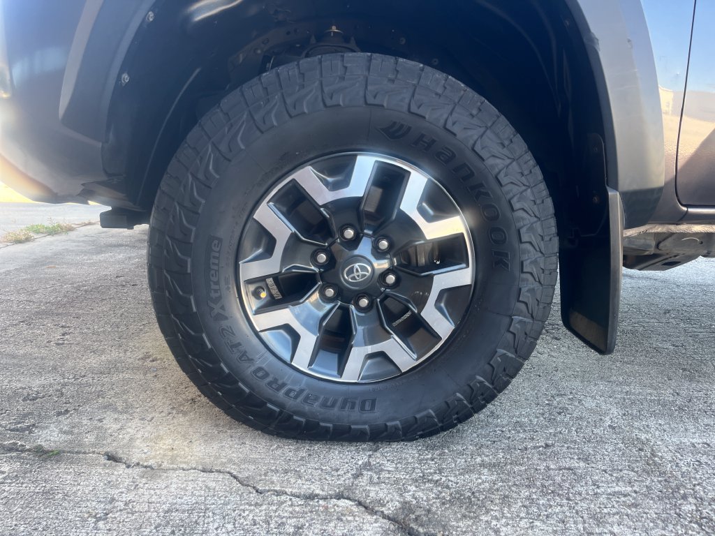 Used 2021 Toyota Tacoma TRD Off-Road AWD/4WD image 28