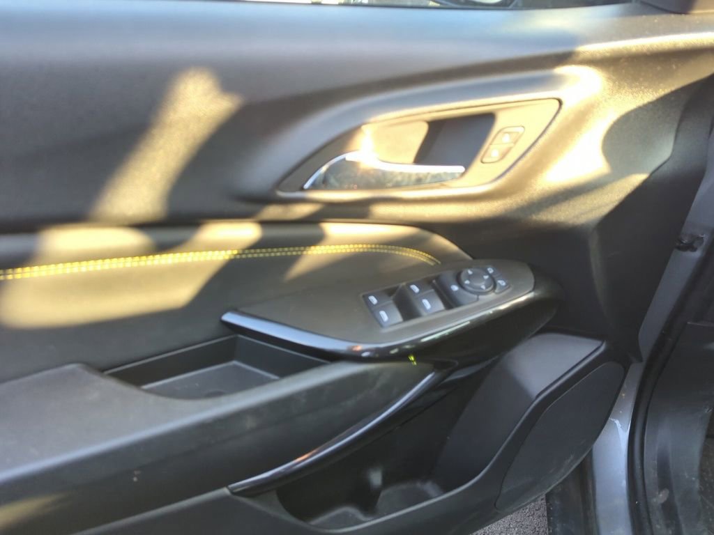 Used 2024 Chevrolet Trax LT w/ Driver Confidence Package image 8