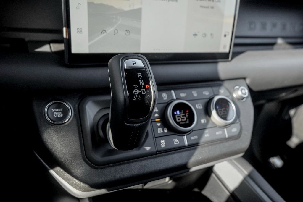 Used 2025 Land Rover Defender 110 S image 15