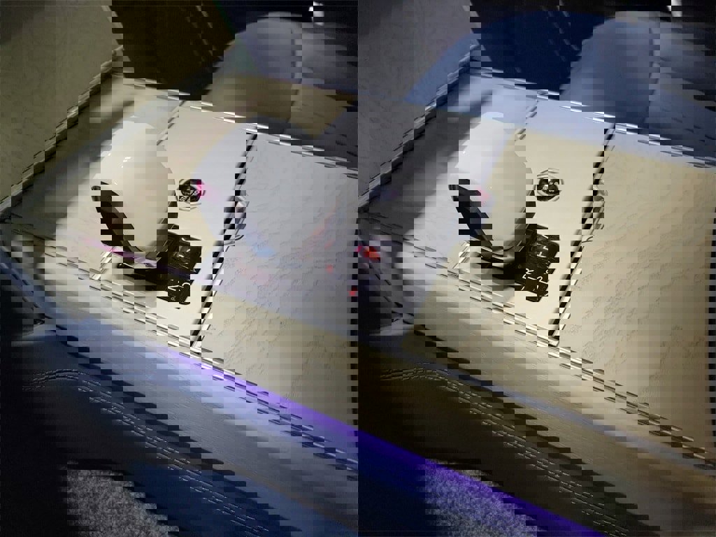 New 2024 Land Rover Range Rover SV image 20