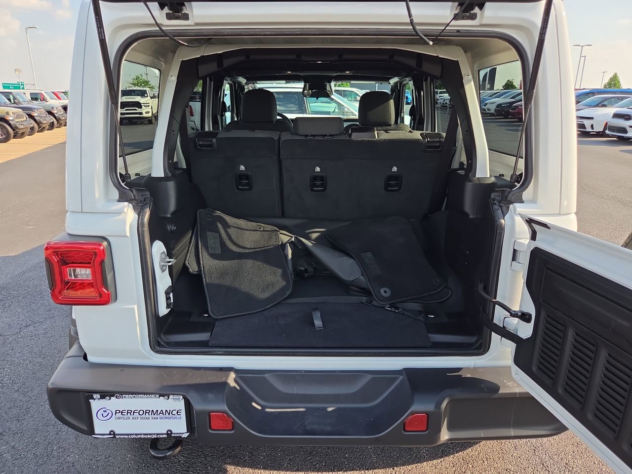 Used 2025 Jeep Wrangler Unlimited Sahara AWD/4WD image 13