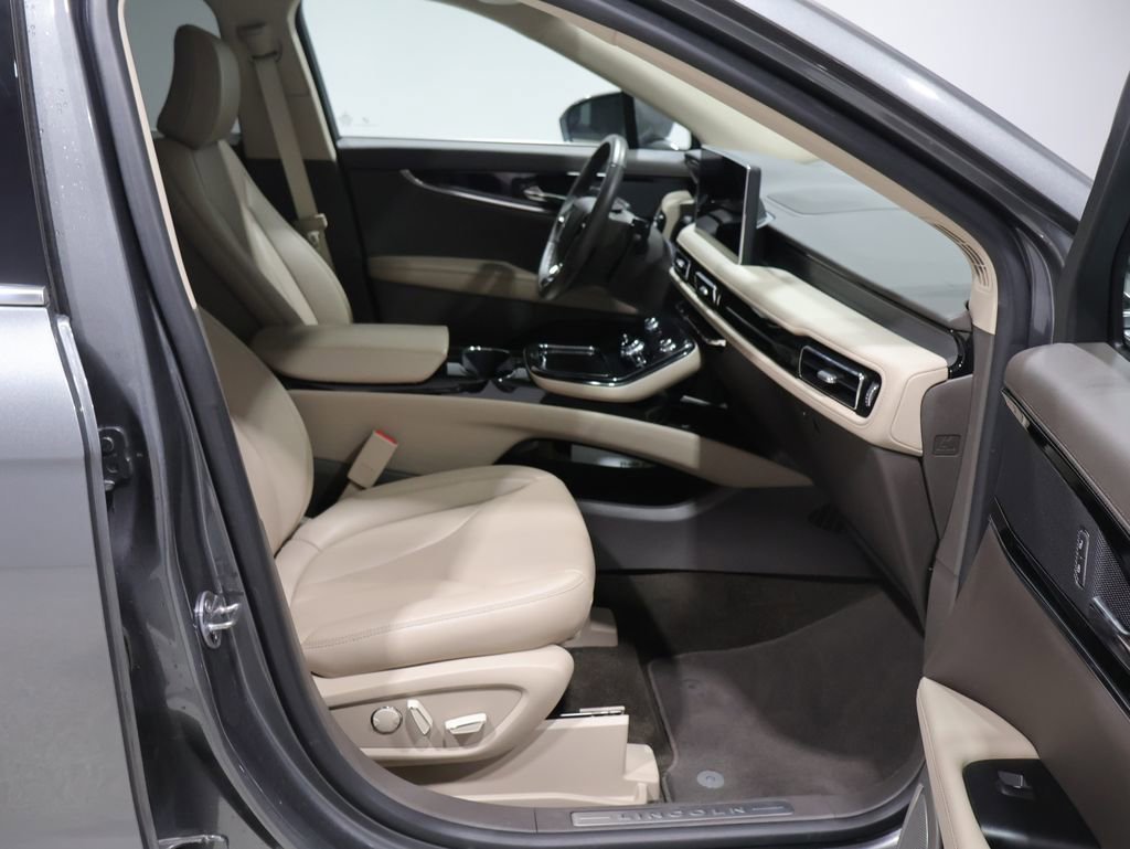 Used 2023 Lincoln Nautilus AWD image 25