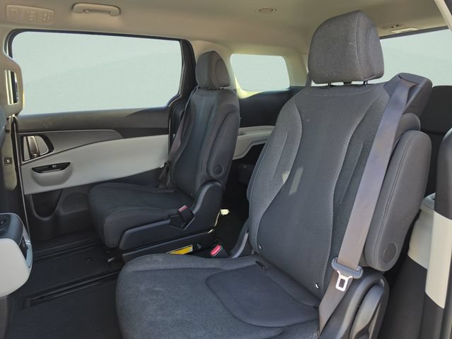 Used 2023 Kia Carnival LX FWD image 27