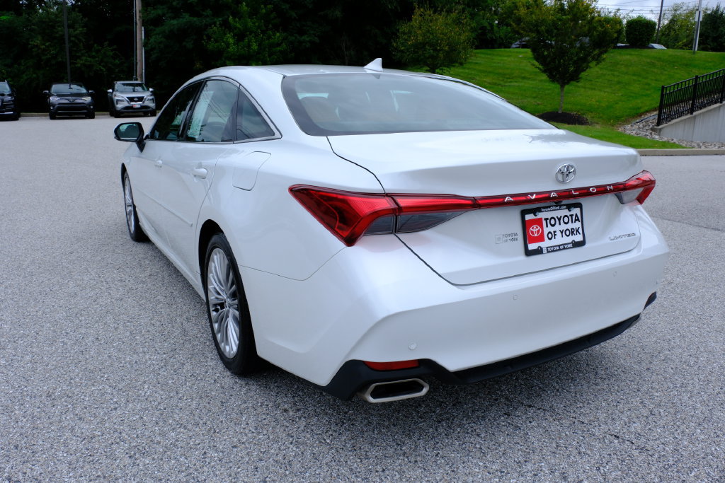 Used 2020 Toyota Avalon Limited w/ Advanced Safety Package FWD image 5