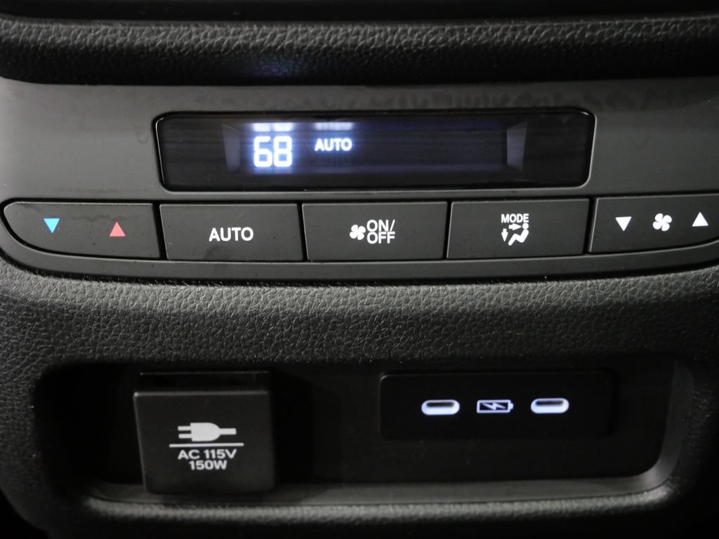 Used 2025 Honda Pilot TrailSport image 27