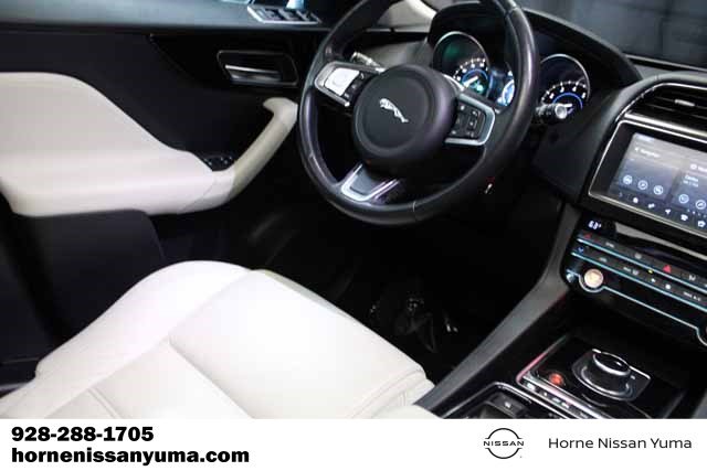 Used 2020 Jaguar F-PACE Prestige image 10