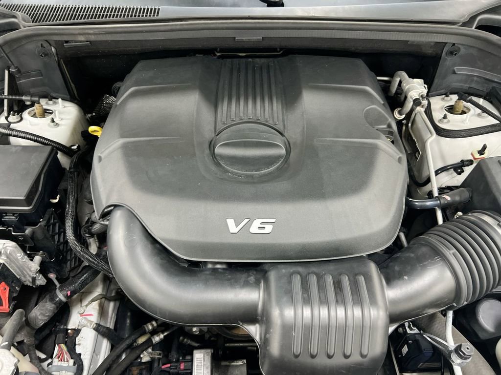 Used 2014 Jeep Grand Cherokee Overland w/ Advanced Technology Group image 26