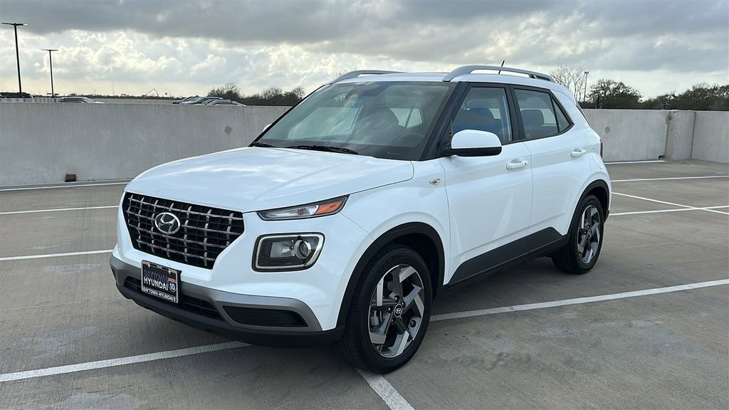 Certified 2025 Hyundai Venue SEL image 8