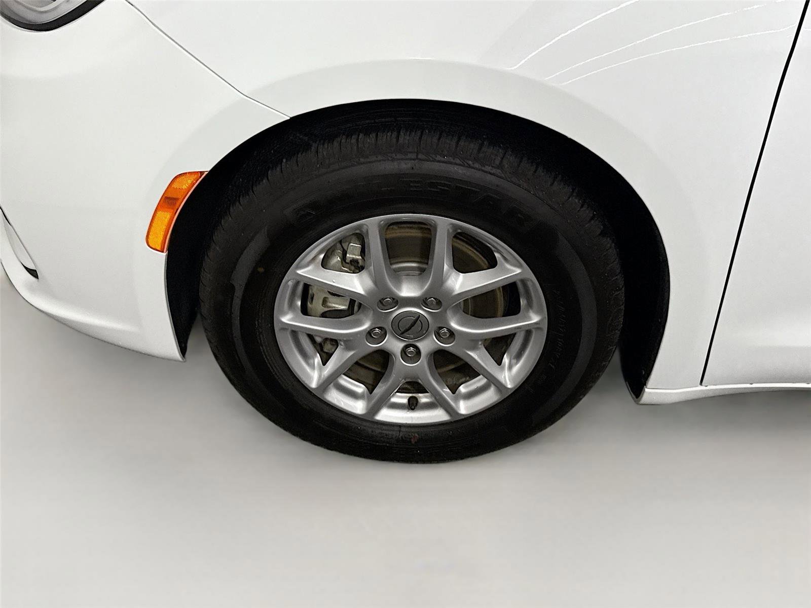 Used 2023 Chrysler Pacifica Touring-L image 24