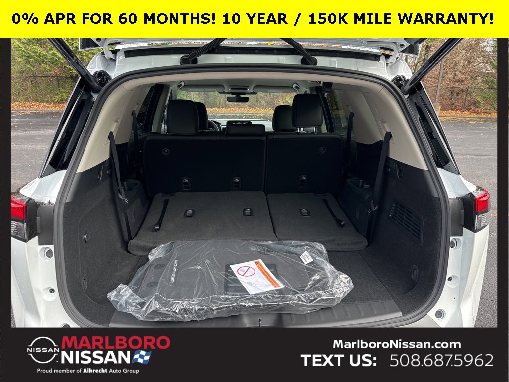 New 2025 Nissan Pathfinder SL image 16