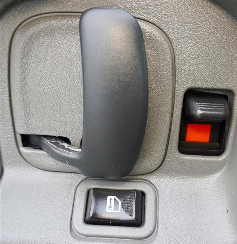 Used 2010 GMC Savana 1500 image 25