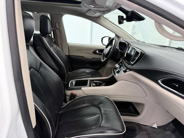 Used 2023 Chrysler Pacifica Limited FWD image 23