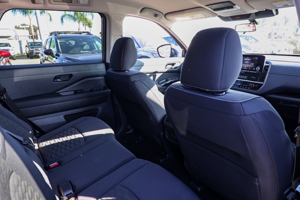 New 2025 Nissan Pathfinder SV image 17