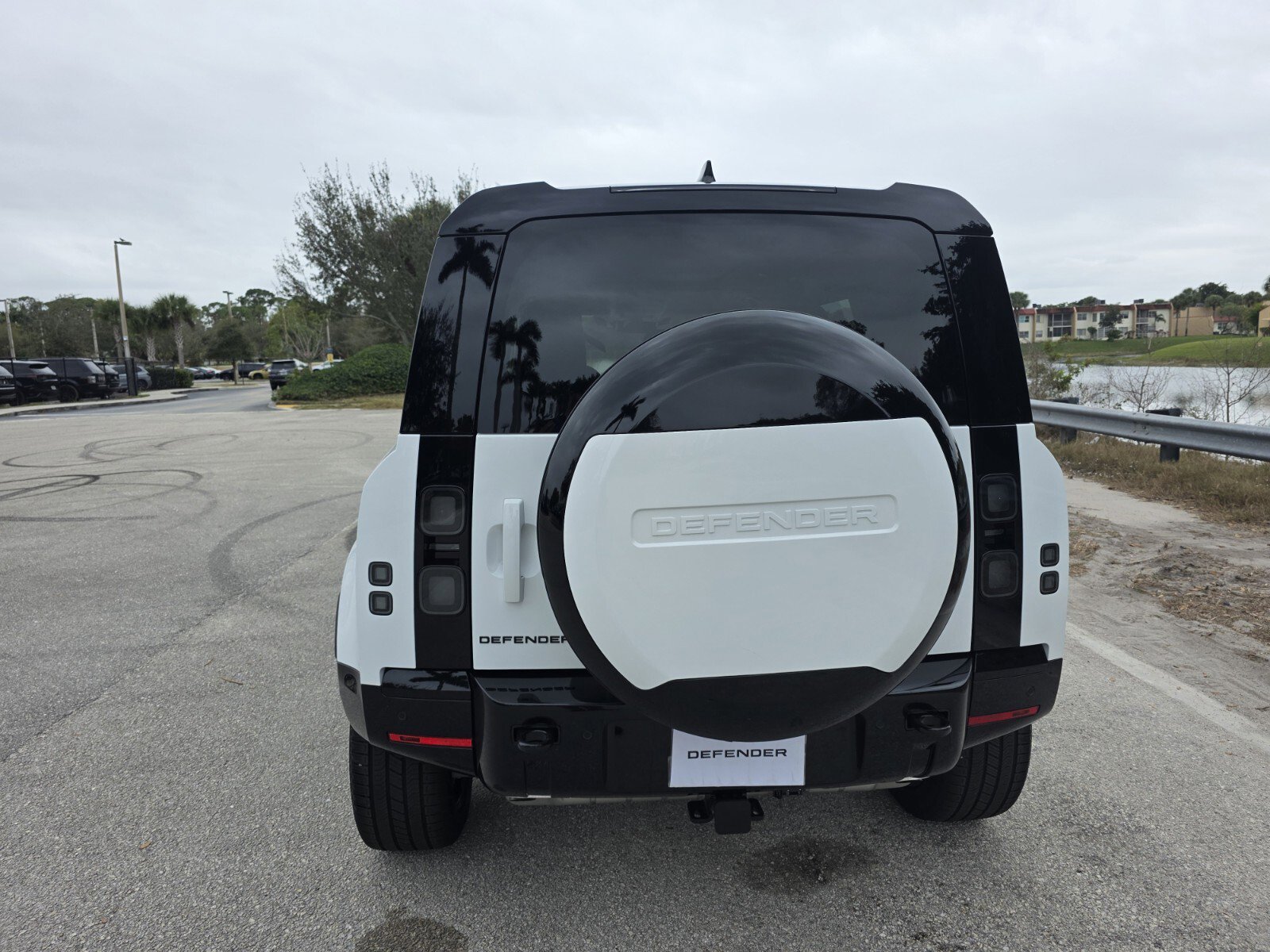 New 2026 Land Rover Defender 110 X-Dynamic SE image 6