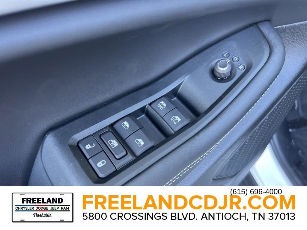 New 2025 Jeep Grand Cherokee Limited w/ Luxury Tech Group II image 16