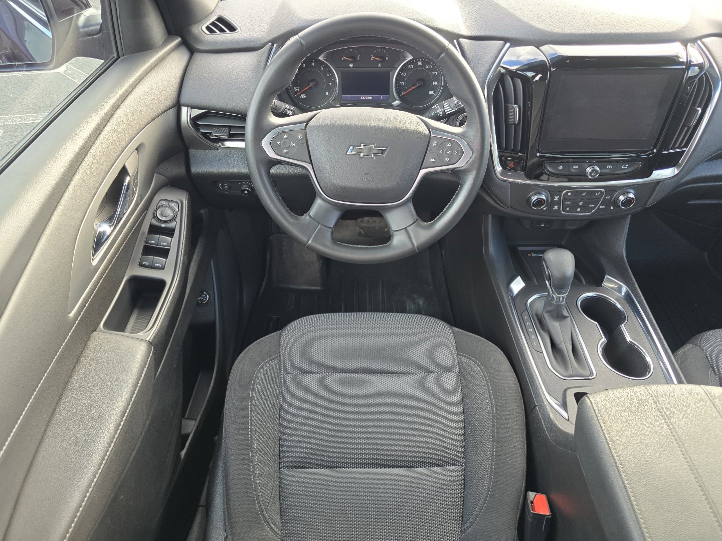 Used 2023 Chevrolet Traverse LT image 32