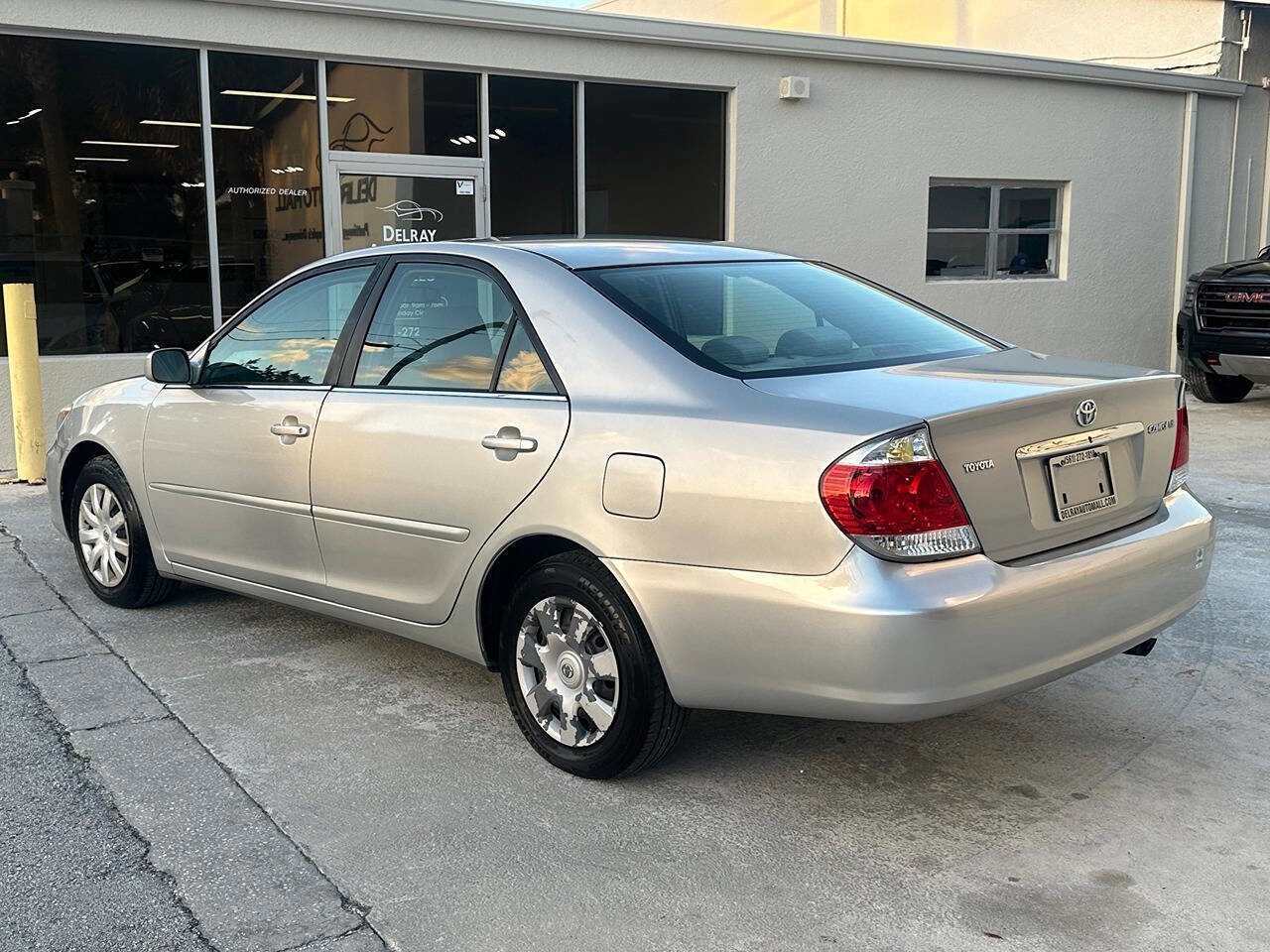 Used 2005 Toyota Camry LE FWD image 7
