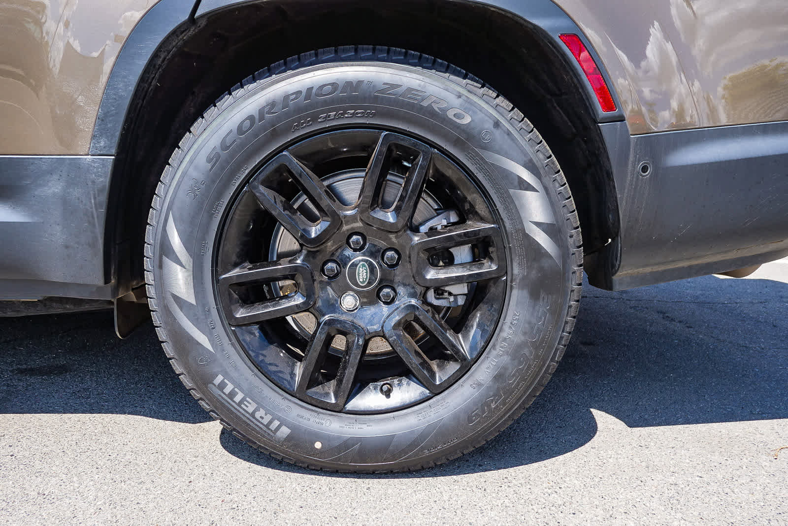 Used 2024 Land Rover Defender 130 S image 18