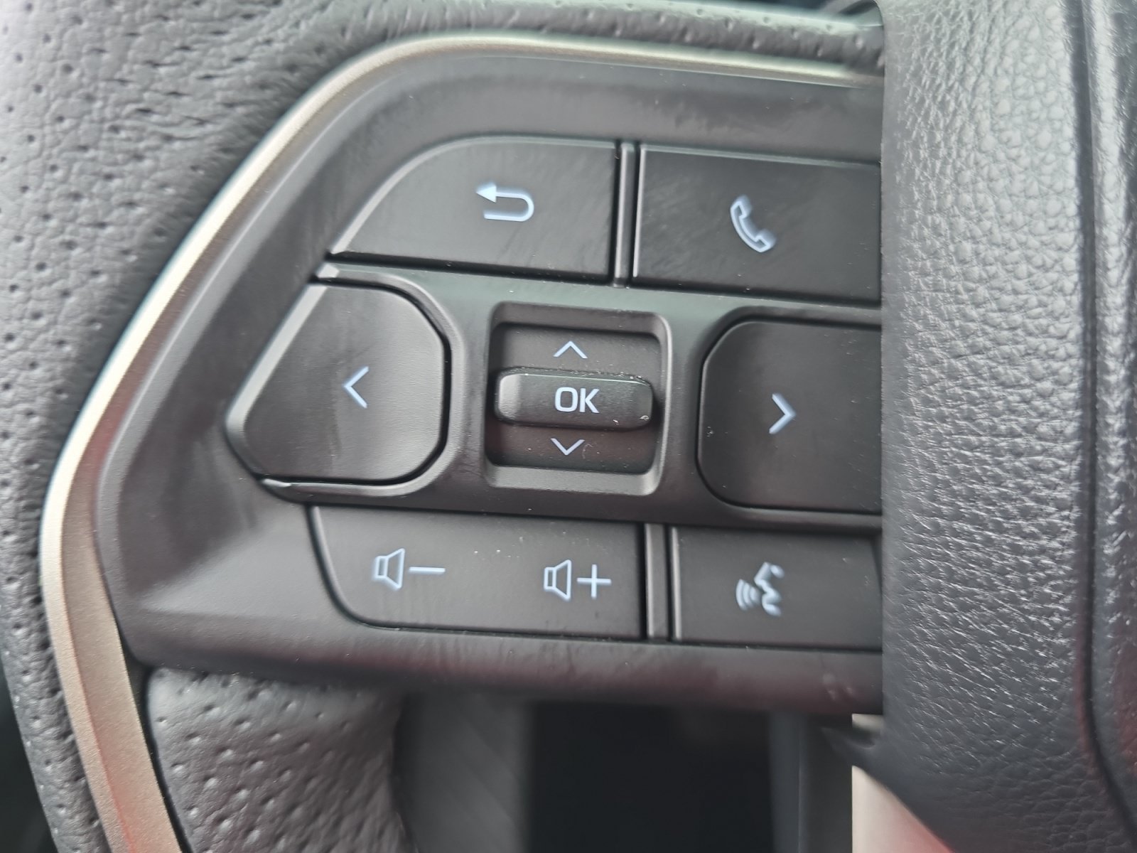 Certified 2025 Toyota Tacoma TRD Off-Road AWD/4WD image 16
