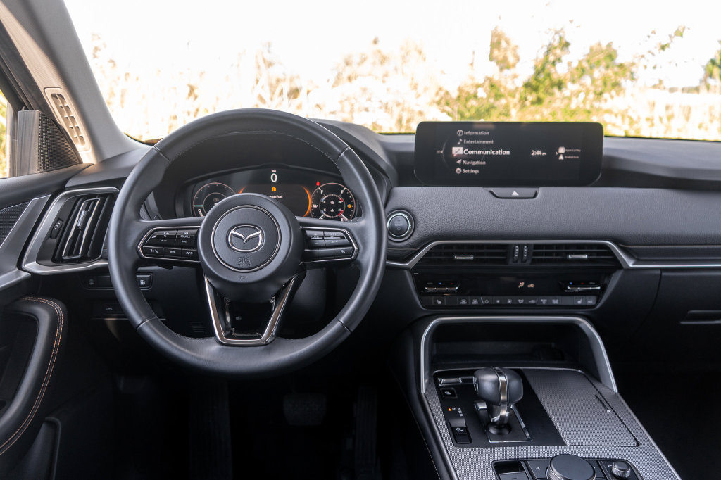 Used 2024 MAZDA CX-90 Plug-In Hybrid w/ Preferred AWD/4WD image 17