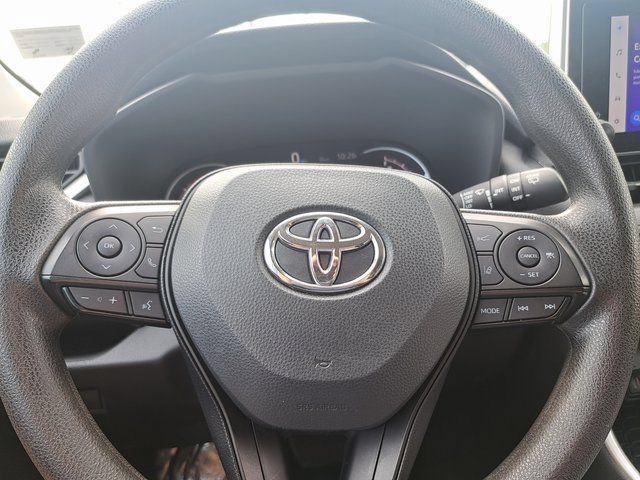 Used 2025 Toyota RAV4 XLE AWD/4WD image 15