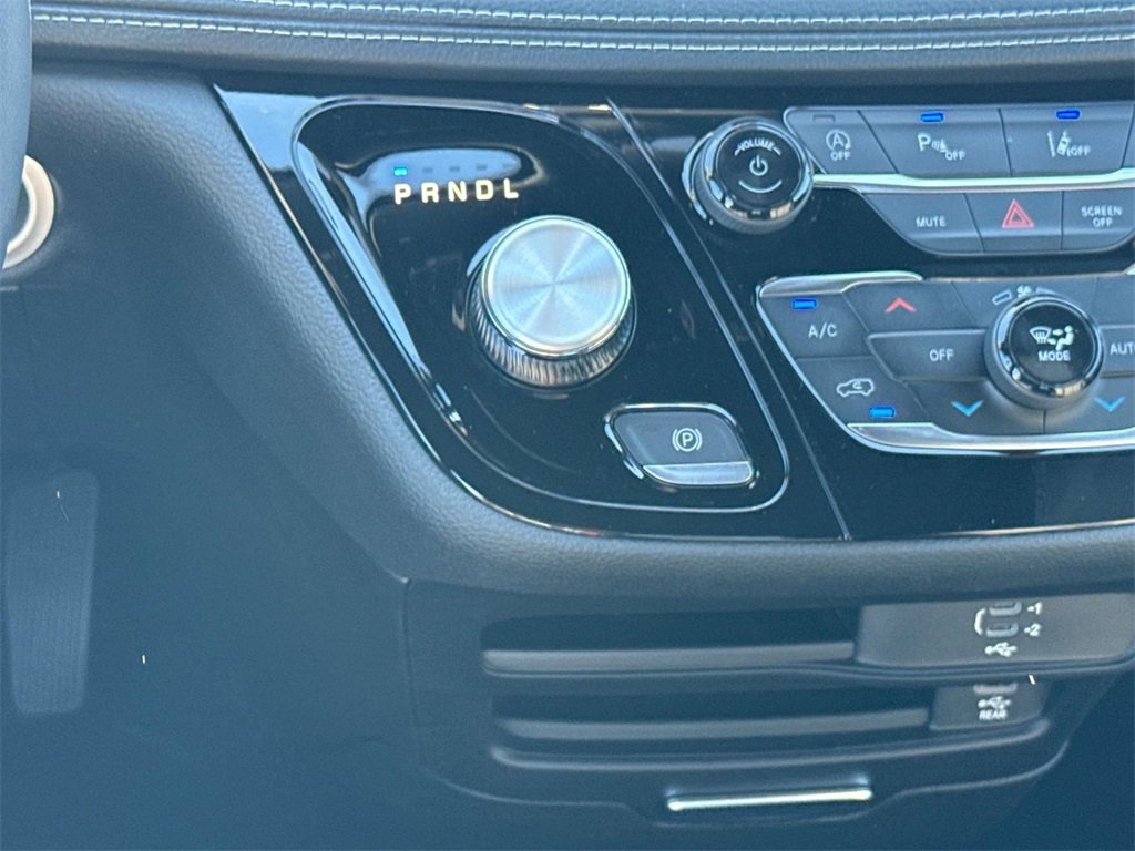 New 2026 Chrysler Pacifica Select image 15