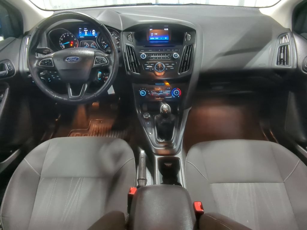 Used 2016 Ford Focus SE w/ SE Cold Weather Package FWD image 18