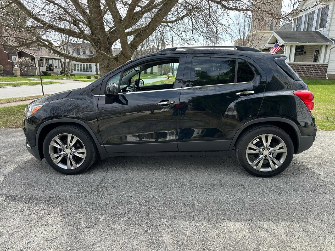 Used 2019 Chevrolet Trax LT w/ LT Convenience Package FWD image 4