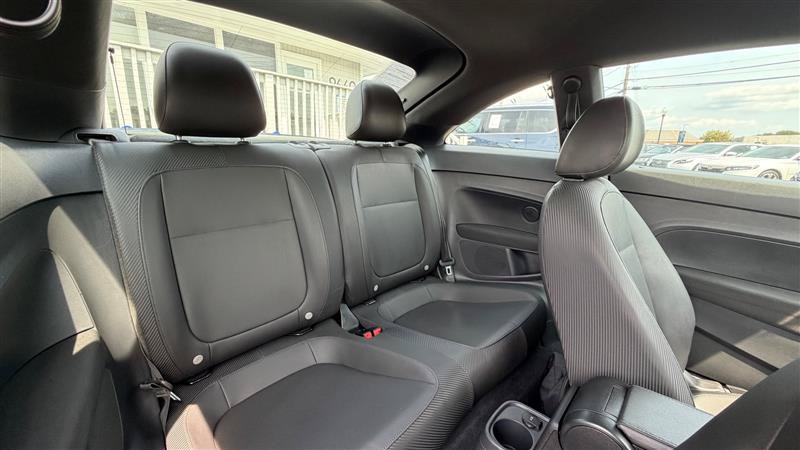 Used 2018 Volkswagen Beetle 2.0T FWD image 37