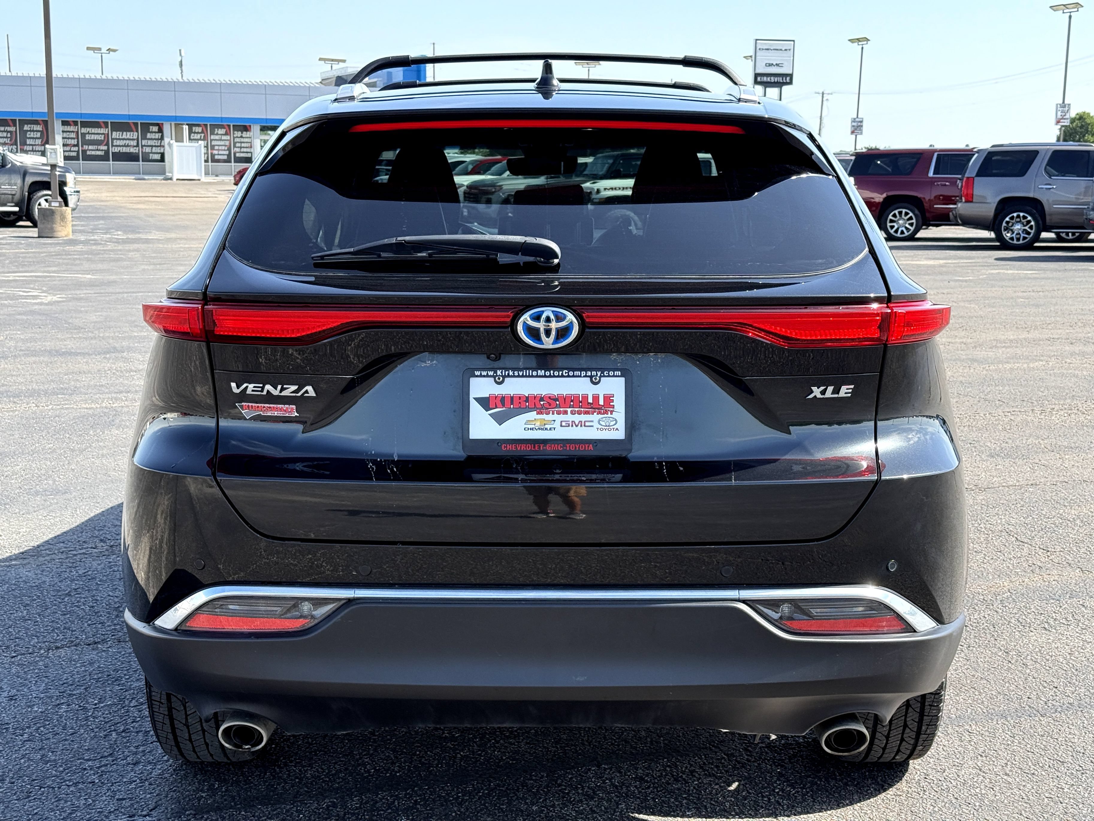 Used 2024 Toyota Venza XLE AWD/4WD image 5