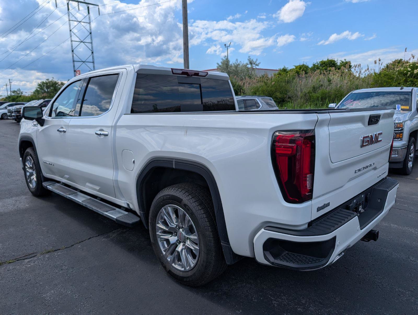 Used 2024 GMC Sierra 1500 Denali w/ Technology Package AWD/4WD image 8